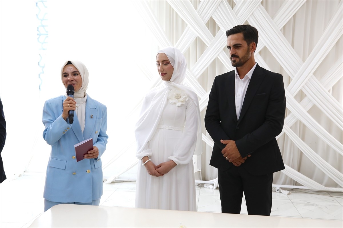 Aile ve Sosyal Hizmetler Bakanı Mahinur Özdemir Göktaş, Bingöl'de "Evlenecek Gençlerin...