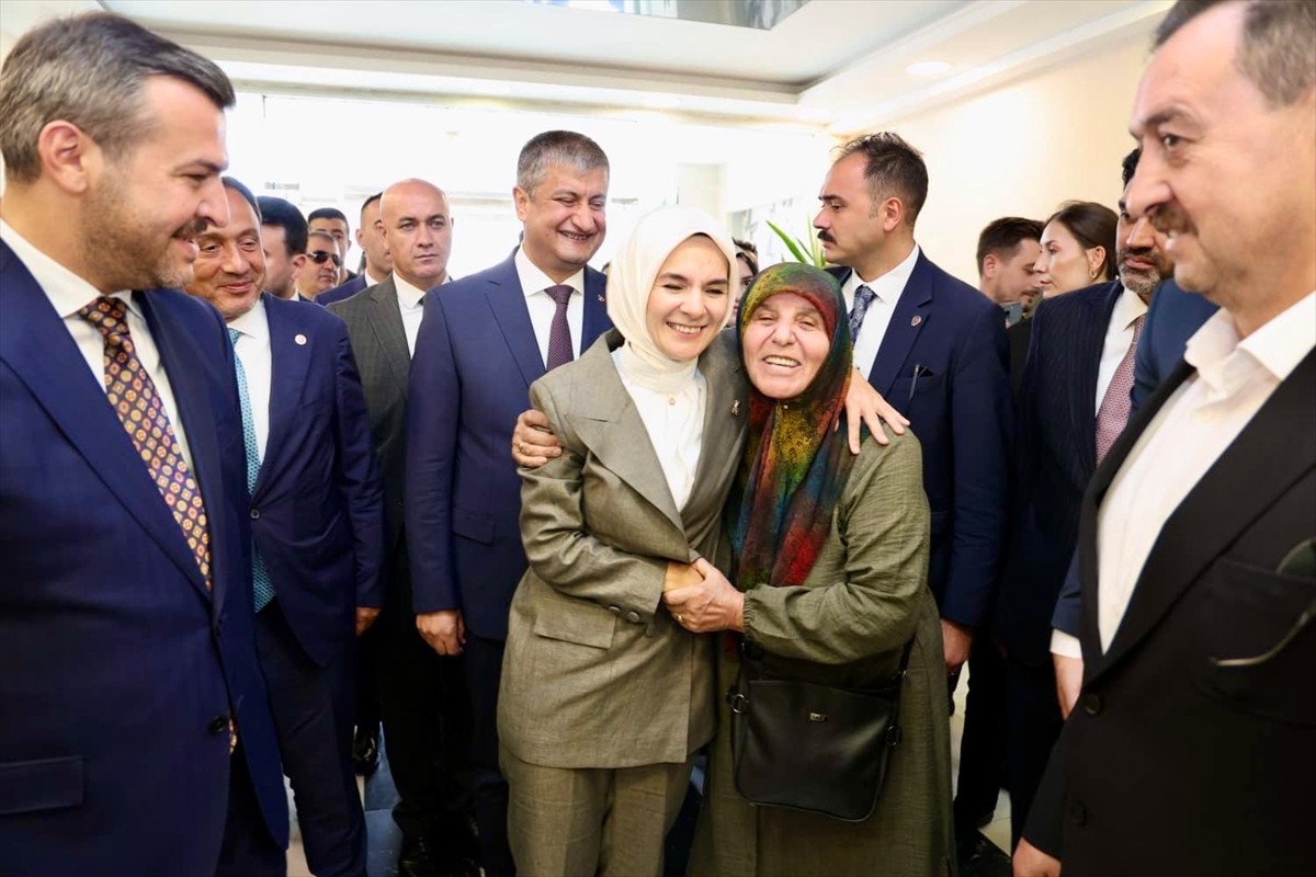 Aile ve Sosyal Hizmetler Bakanı Mahinur Özdemir Göktaş, Karabük Belediye Başkanı Özkan...