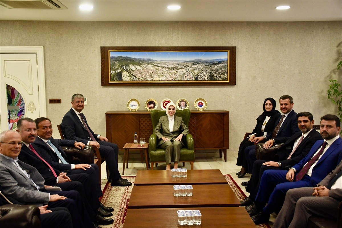 Aile ve Sosyal Hizmetler Bakanı Mahinur Özdemir Göktaş, Karabük Belediye Başkanı Özkan...