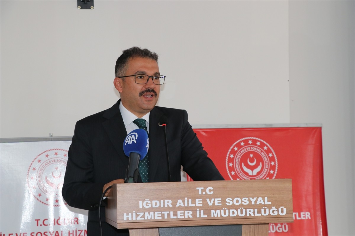 Aile ve Sosyal Hizmetler Bakanlığınca Iğdır'da "Yaşlılık Çalıştayı" düzenlendi. Aile ve Sosyal...