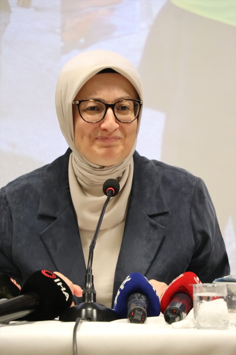 AK Parti Genel Başkan Yardımcısı Belgin Uygur, "Türkiye Yüzyılı Buluşmaları" kapsamında partisinin...