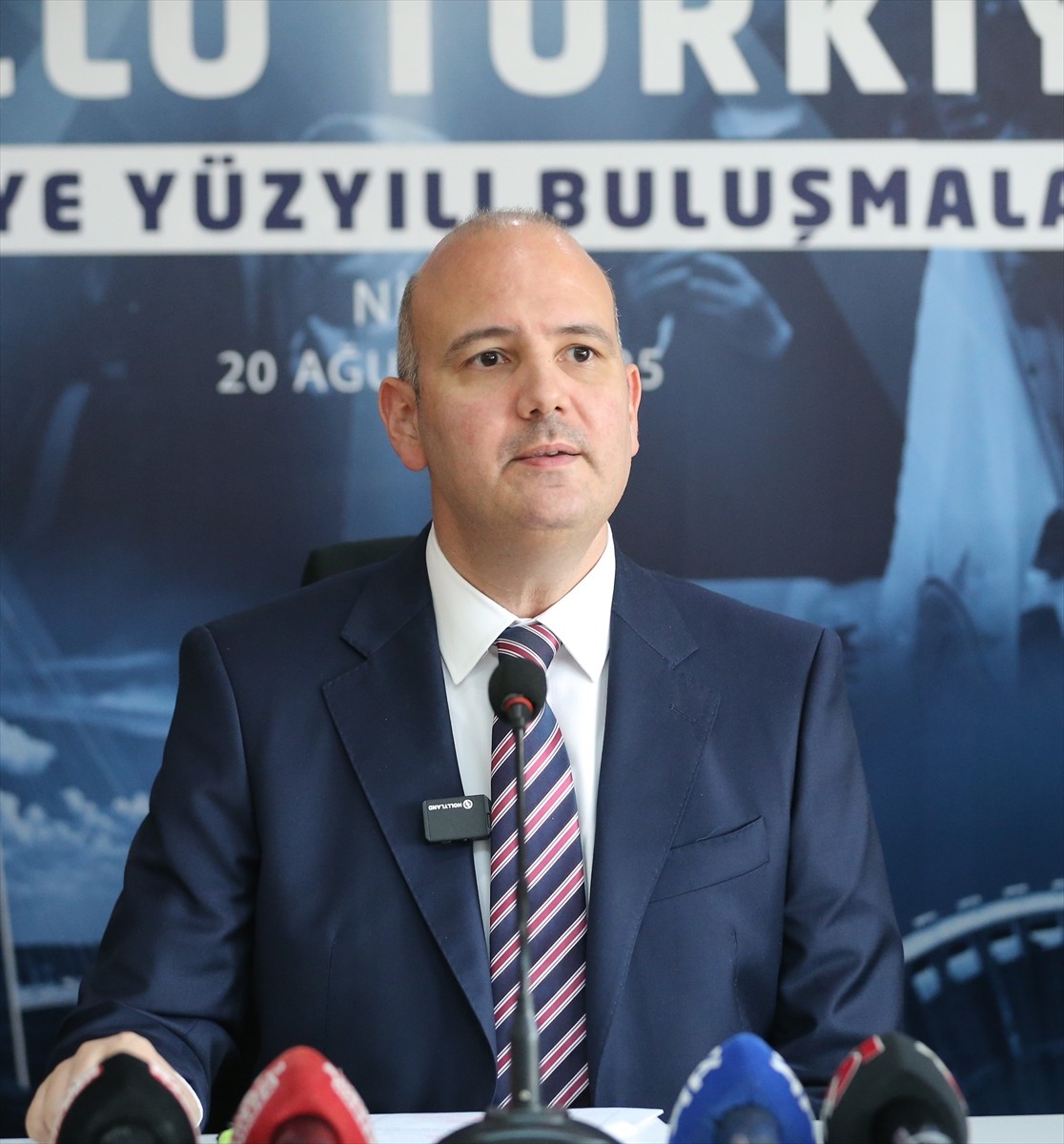 AK Parti Genel Başkan Yardımcısı Ömer İleri (ortada), "Türkiye Yüzyılı Buluşmaları" kapsamında...