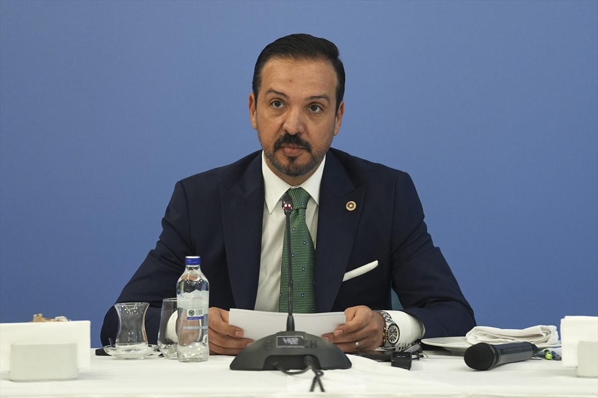 AK Parti Genel Başkan Yardımcısı ve Türk Devletleri ile İlişkiler Başkanı Kürşad Zorlu (ortada)...