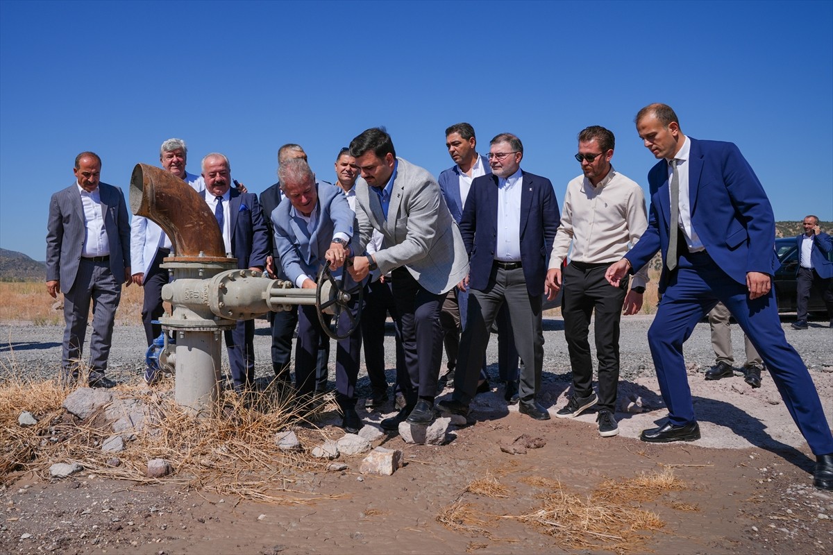 AK Parti Genel Sekreteri ve İzmir Milletvekili Eyyüp Kadir İnan, İzmir Ticaret Odası Başkanı...