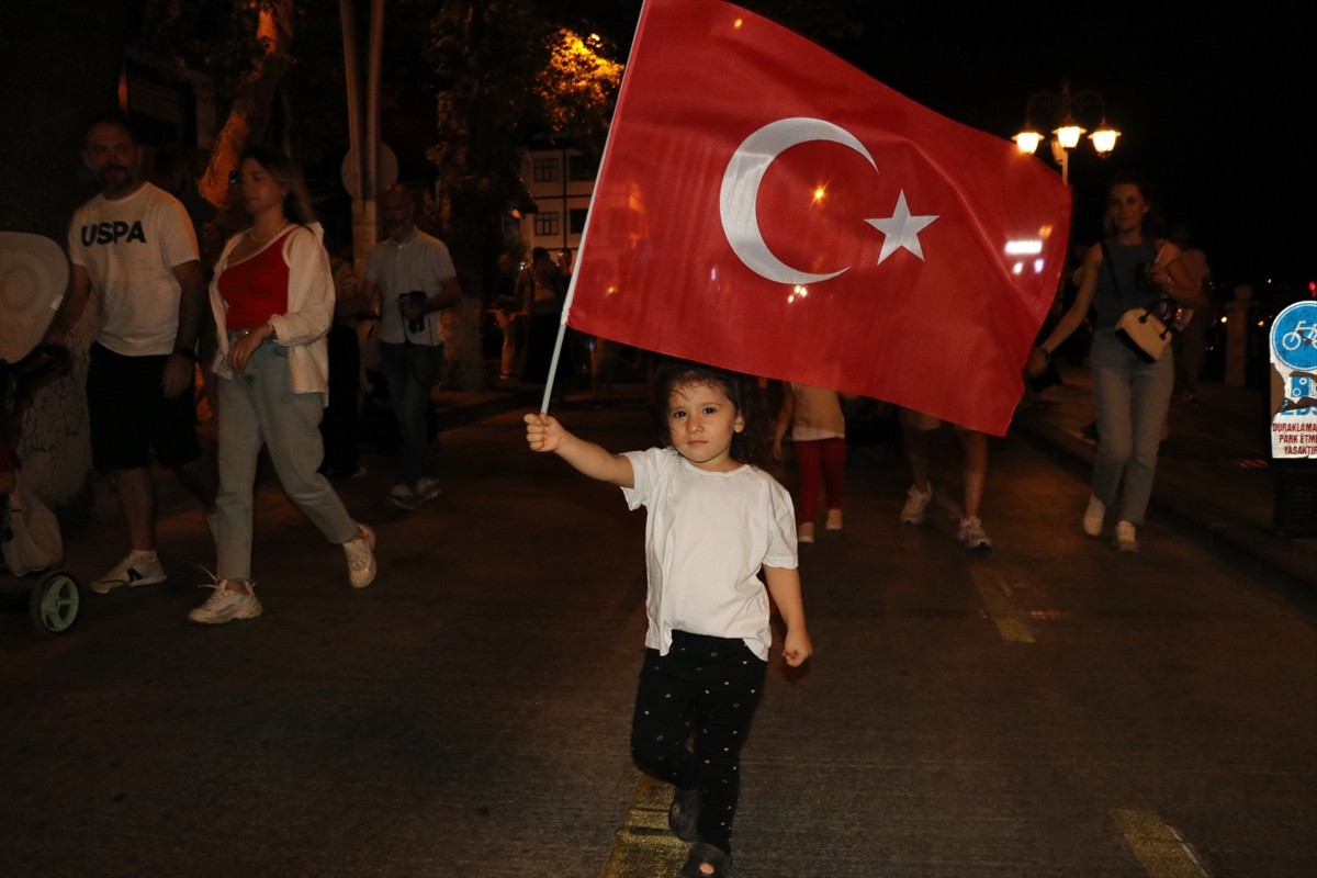 Amasya’da 30 Ağustos Zafer Bayramı kutlamaları kapsamında fener alayı yürüyüşü...