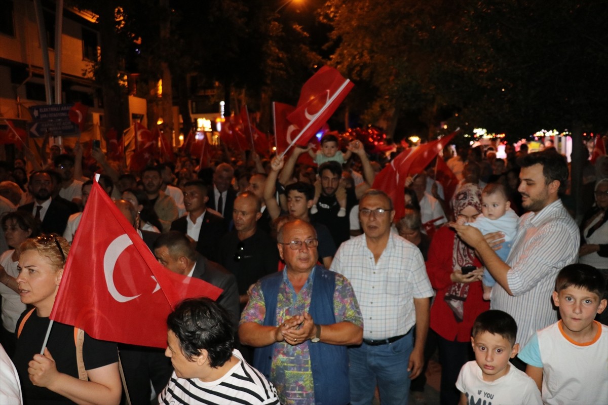 Amasya’da 30 Ağustos Zafer Bayramı kutlamaları kapsamında fener alayı yürüyüşü...