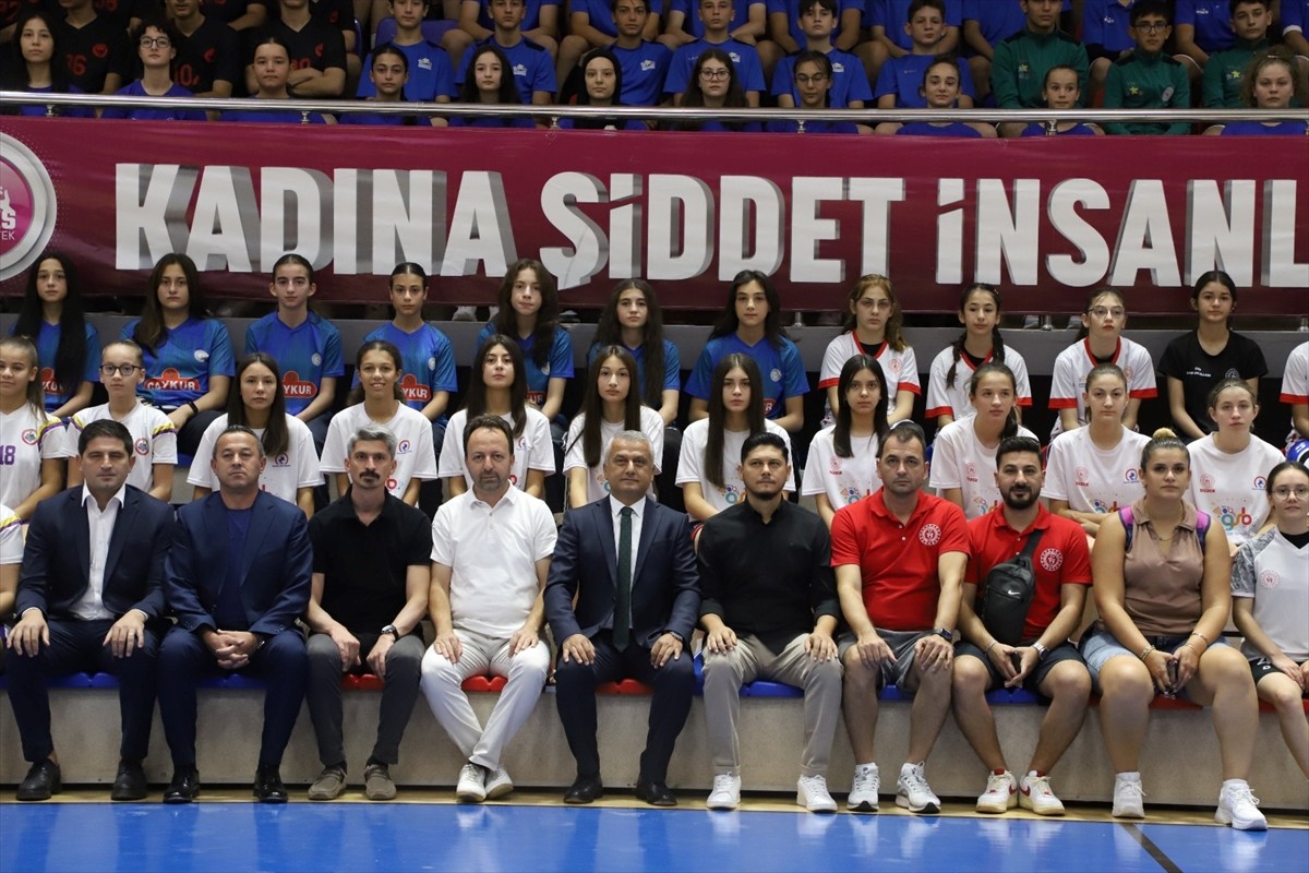 Anadolu Yıldızlar Ligi (ANALİG) Basketbol Yarı Final müsabakaları Karabük'te başladı. Yeni Mahalle...