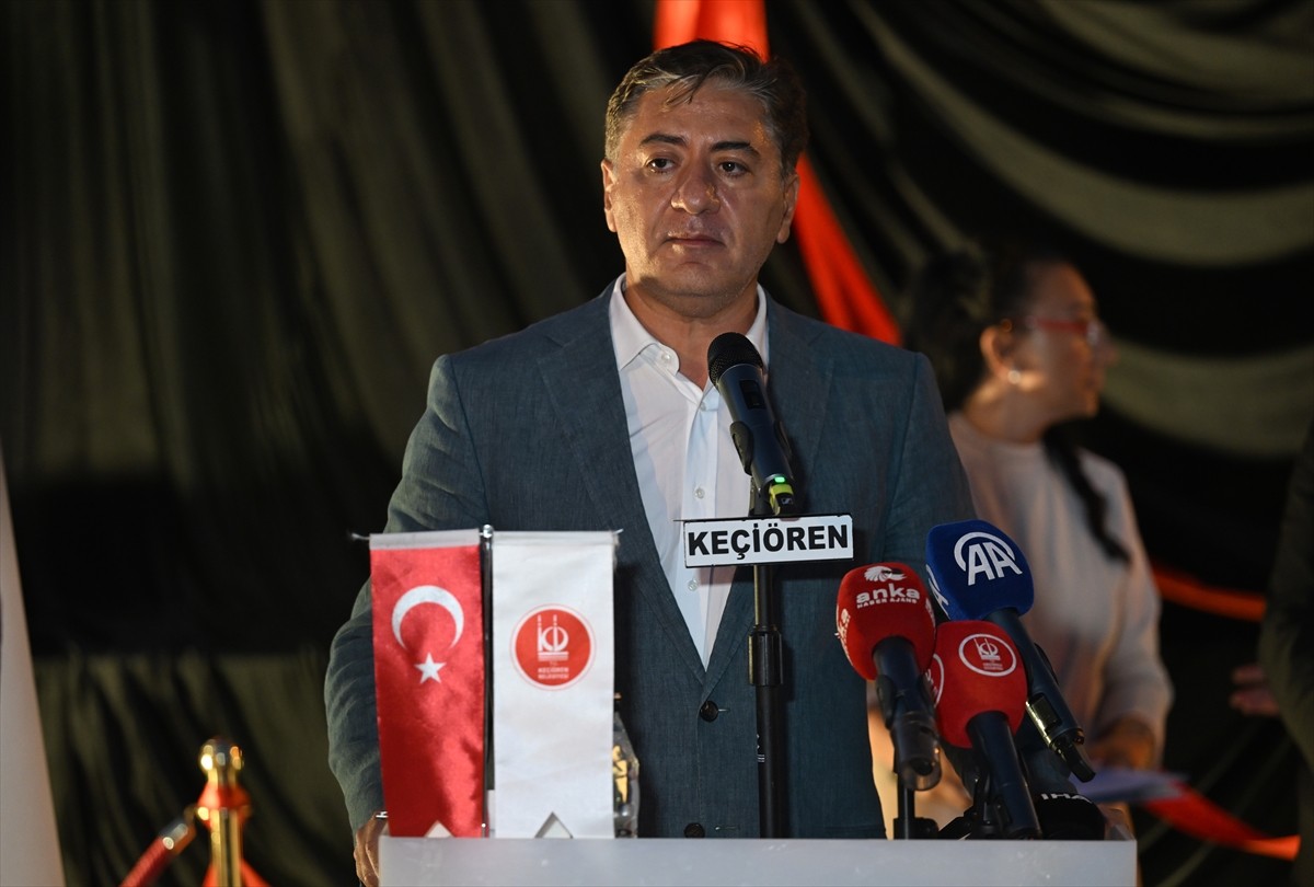 Ankara'da Keçiören Belediyesince ilçe girişinde yapımı tamamlanan "30 Ağustos Zafer Anıtı" törenle...