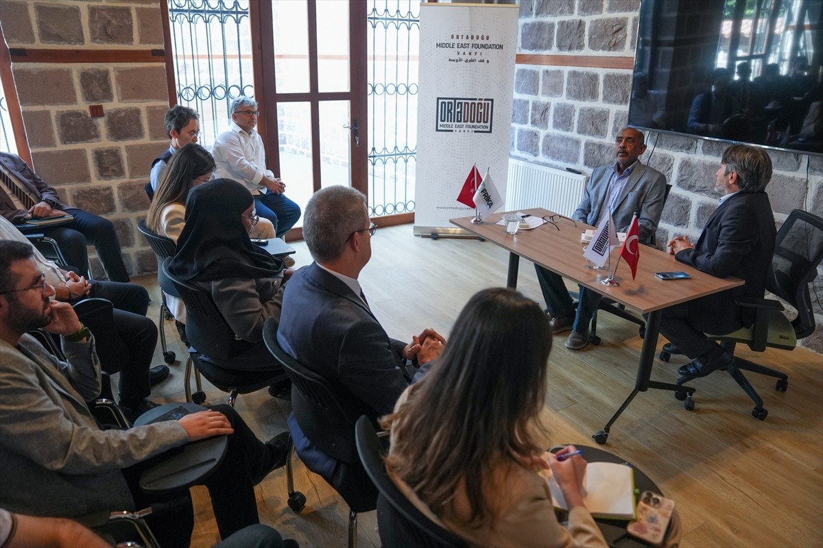 Ankara'da, Orta Doğu Vakfı ve Afrika Vakfı işbirliğinde Sudan'da devam eden siyasi ve insani kriz...