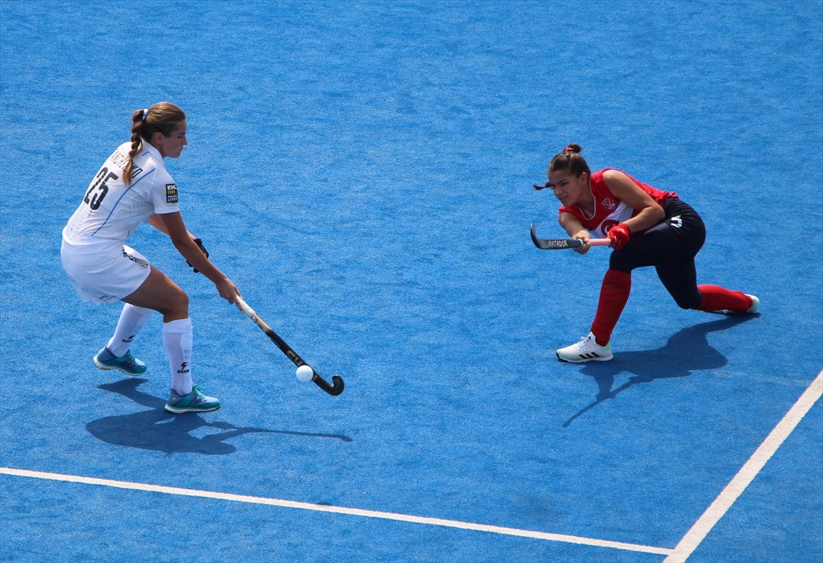 Antalya'nın Alanya ilçesinde düzenlenen Açık Alan Hokeyi Kadınlar Avrupa Şampiyonası 3, sona erdi....