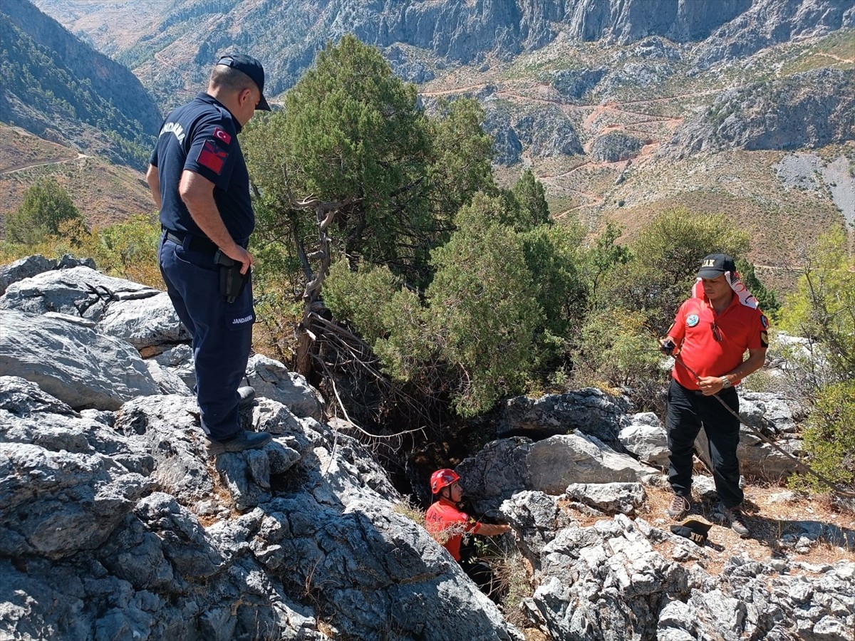 Antalya'nın Gündoğmuş ilçesinde kaybolan Alzheimer hastası 85 yaşındaki kadının bulunması için...