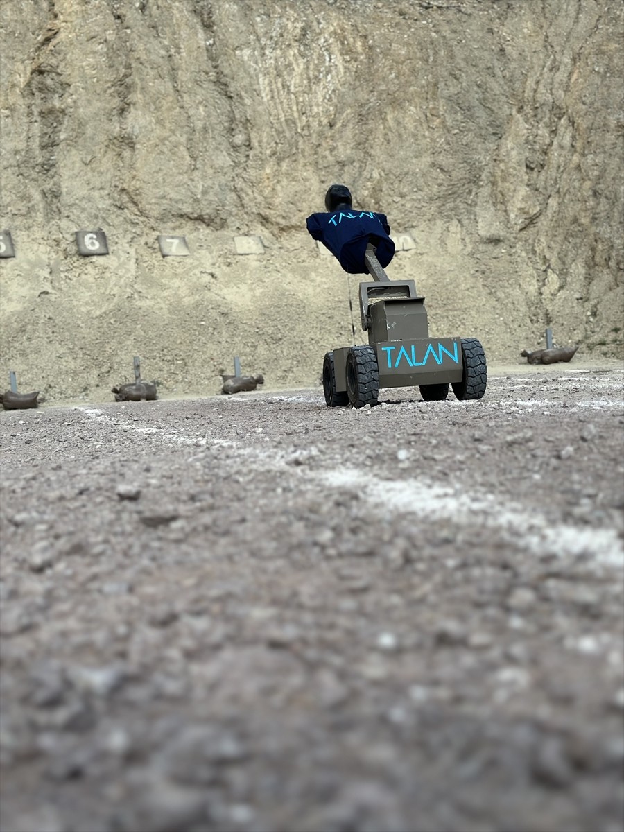 Askeri eğitim teknolojileri kapsamında geliştirilen TALAN Hareketli Hedef Sistemi, tam otonom...