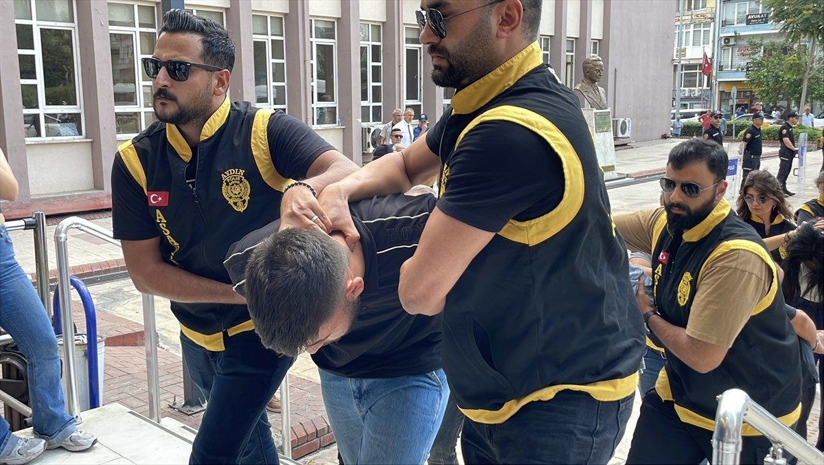 Aydın'ın Efeler ilçesinde üniversite öğrencisi genç kızın başından tabancayla vurulmuş halde ölü...