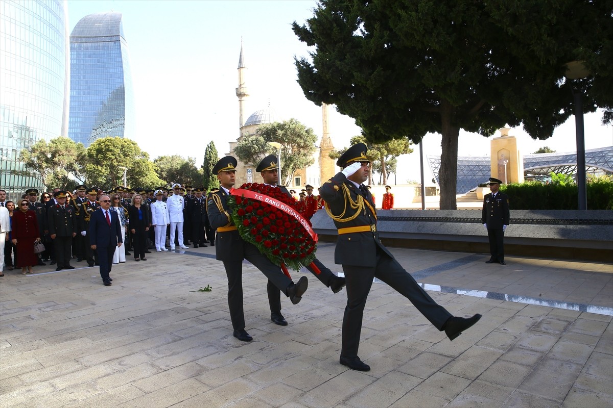 Azerbaycan'ın başkenti Bakü'deki Türk Şehitliği'nde 30 Ağustos Zafer Bayramı ve Türk Silahlı...