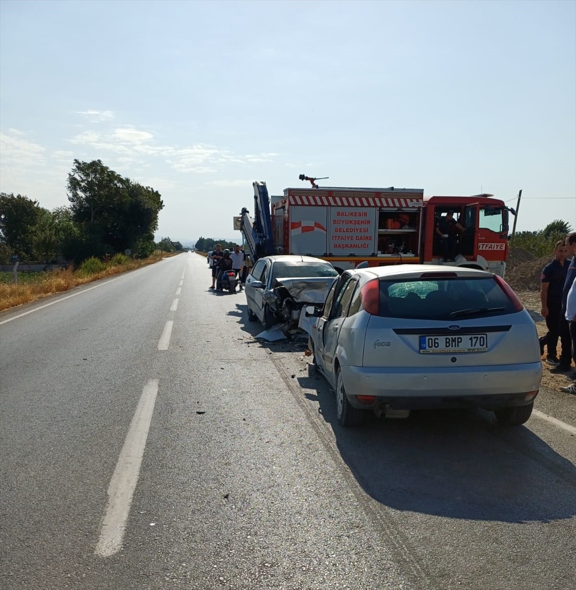 Balıkesir'in Altıeylül ilçesinde iki otomobilin çarpıştığı kazada 1 kişi hayatını kaybetti, 1 kişi...