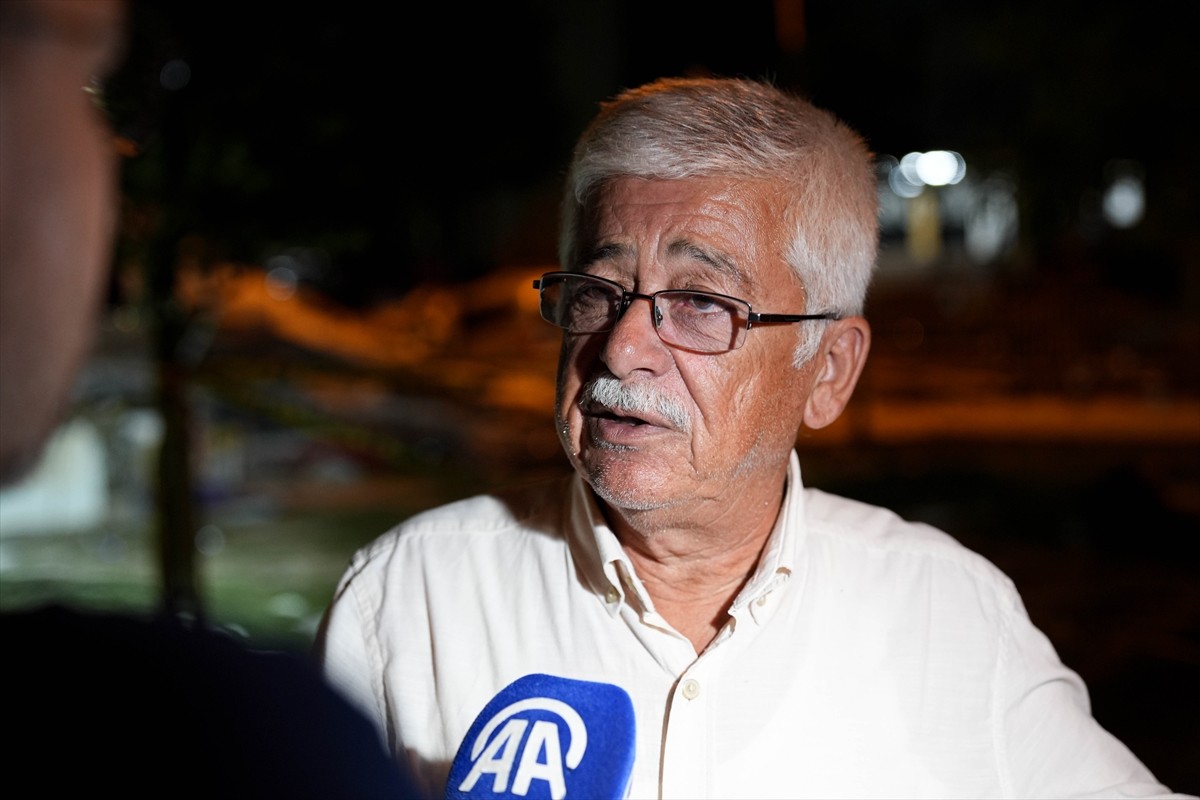 Balıkesir'in Sındırgı ilçesinde meydana gelen 6,1 büyüklüğündeki depremi yaşayanlar o anları...