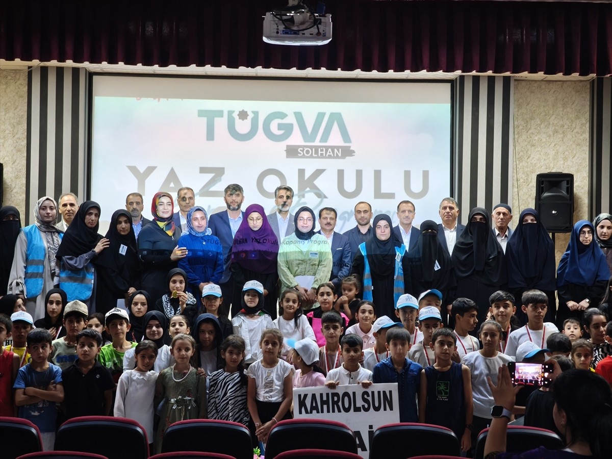 Bingöl'ün Solhan ilçesinde Türkiye Gençlik Vakfı (TÜGVA) yaz okulunun kapanış programı...