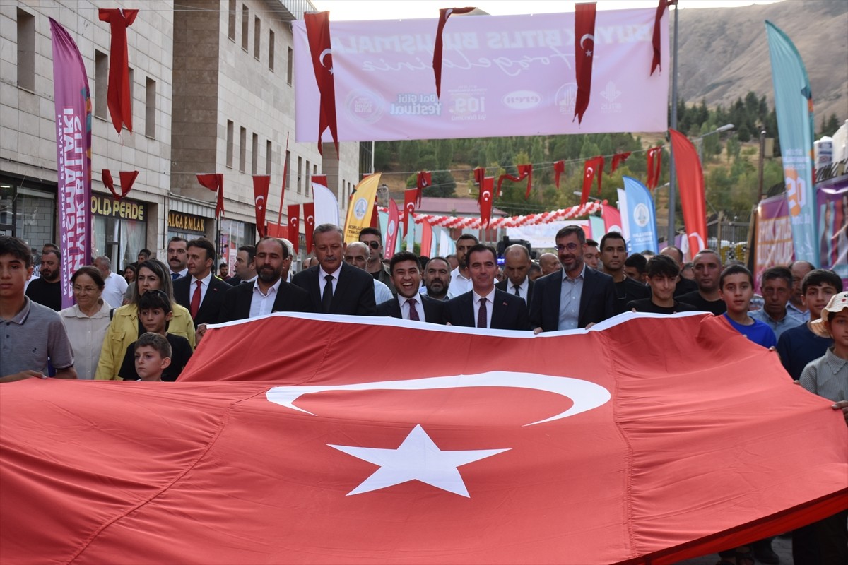 Bitlis'in düşman işgalinden kurtuluşunun 109. yıl dönümü etkinlikleri, kortej yürüyüşüyle başladı....