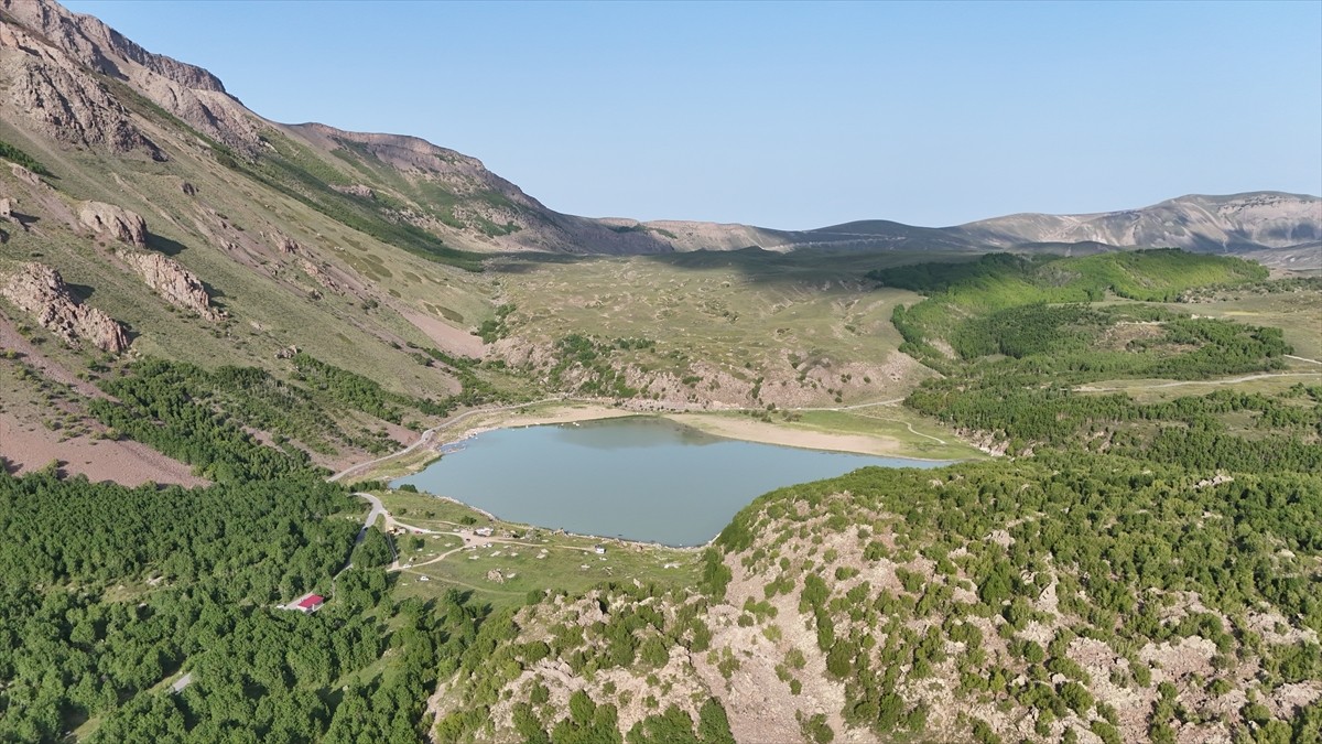 Bitlis'in Tatvan ilçesinde bulunan Nemrut Kalderası, güvenlik güçleri ve ilgili kurumlar...