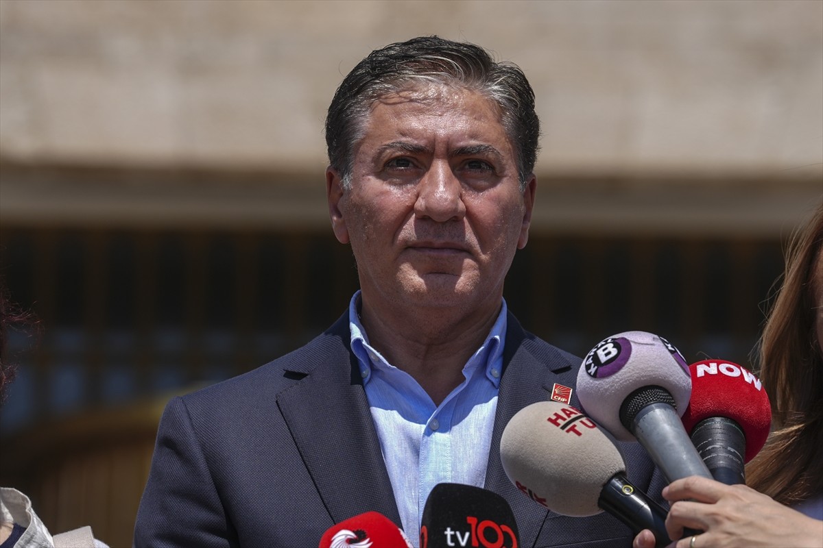 Boşanma aşamasındaki eşi tarafından öldürülen Meclis personeli Saliha Akkaş için TBMM'de anma...