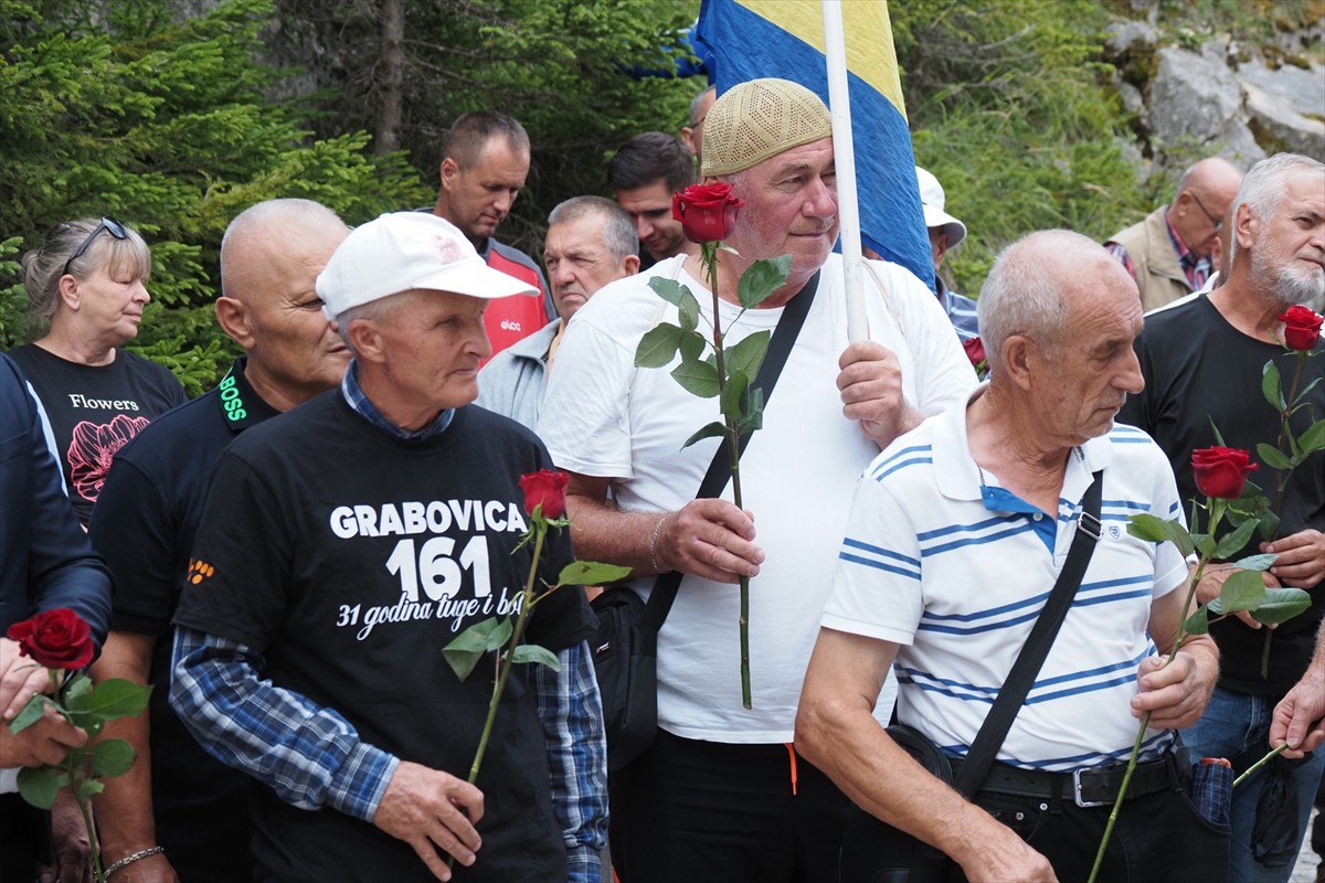 Bosna Hersek'te 1992-1995'te yaşanan savaşta 33 yıl önce Koricanske kayalıklarında öldürülen 224...