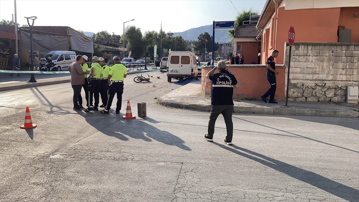Burdur'da pikapla motosikletin çarpışması sonucu 1 kişi hayatını kaybetti, 1 kişi yaralandı. İhbar...