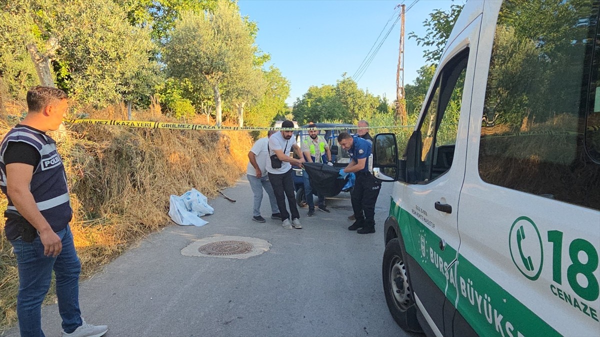 Bursa'nın Orhangazi ilçesinde bir kişi yolda ölü bulundu.
