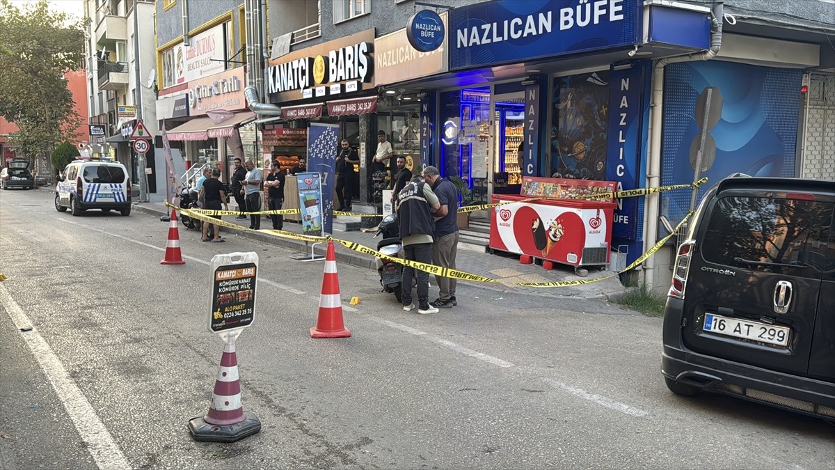 Bursa'nın Yıldırım ilçesinde çıkan silahlı kavgada yaralanan 2 kişi hastanede tedavi altına...