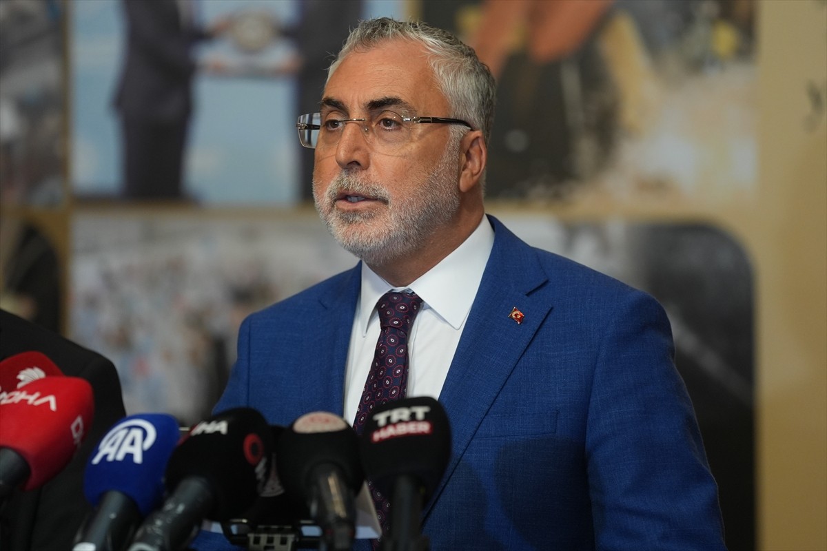 Çalışma ve Sosyal Güvenlik Bakanı Vedat Işıkhan, Bakanlığın ev sahipliğinde yürütülen 8. Dönem...