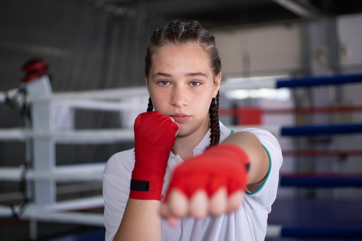 Çanakkale'nin Biga ilçesinde 2 yıl önce başladığı boks kariyerinde çıktığı ilk organizasyonda 4...