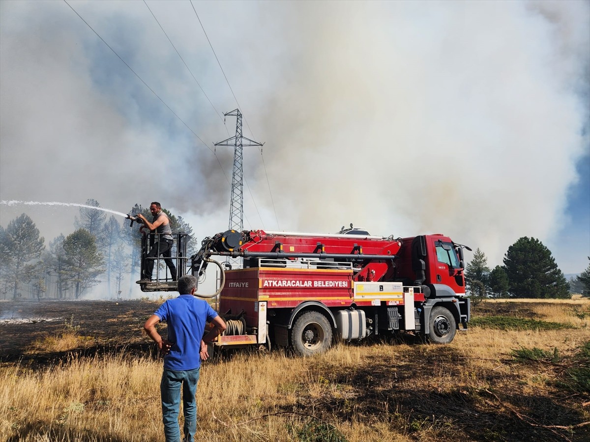  Çankırı'nın Atkaracalar ilçesindeki ormanlık alanda çıkan yangın kontrol altına alındı.