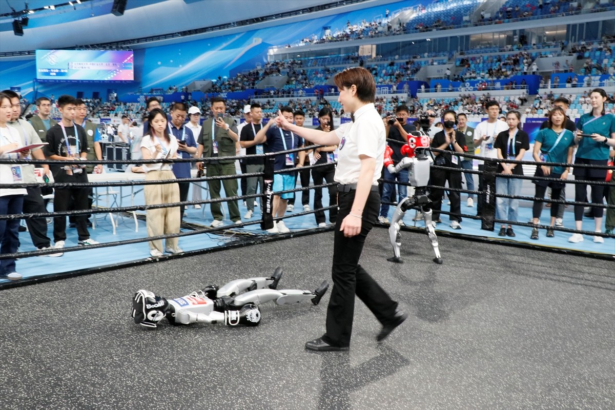 Çin'de insansı robotların spor, performans ve uygulama alanlarında yarıştığı, dünyanın ilk geniş...