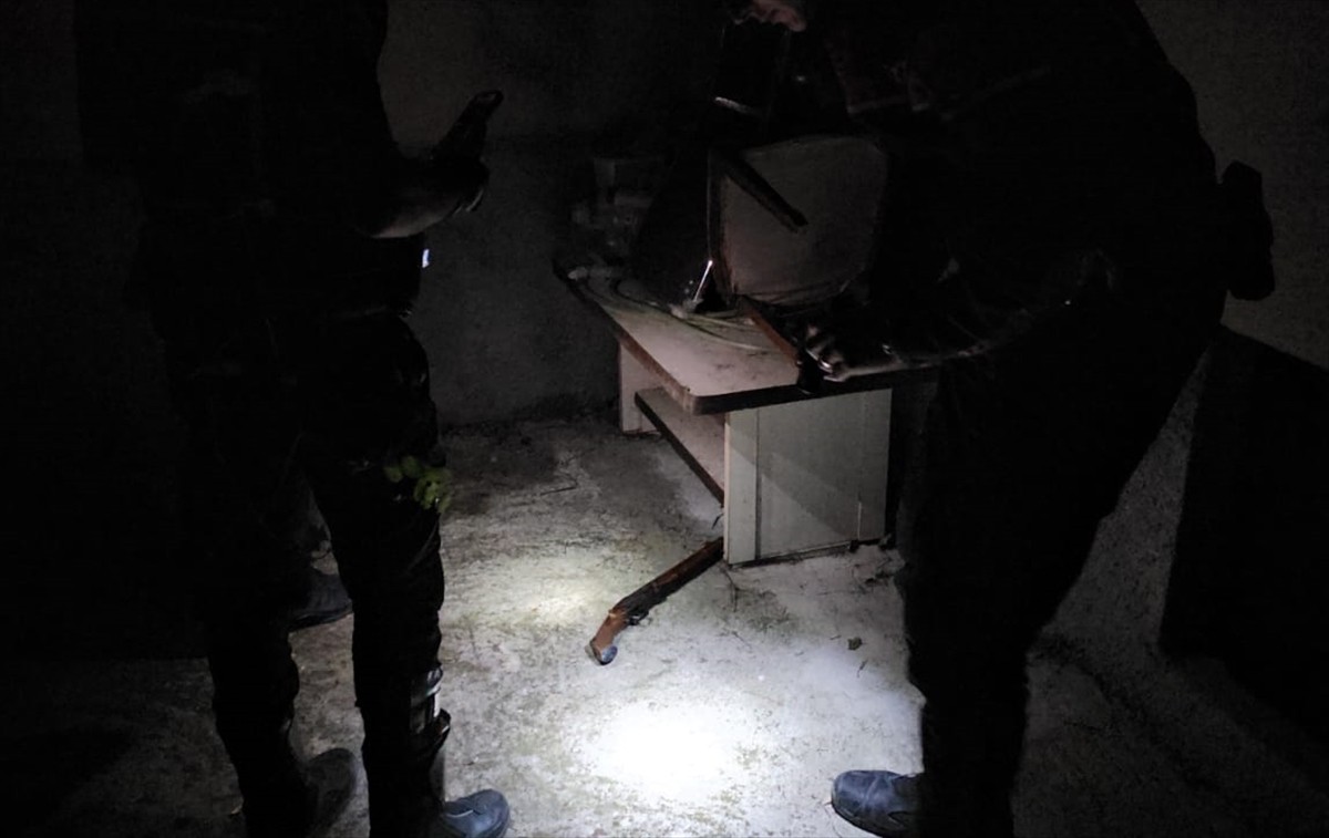 Çorum'da önceden tartıştığı, evinin önünden geçen kişilere tüfekle ateş eden şüpheli gözaltına...