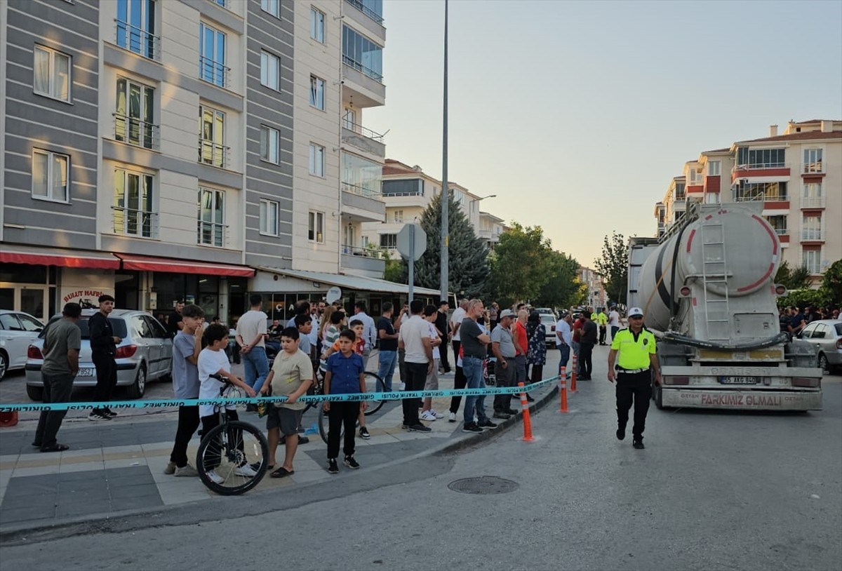 Çorum'da silobas dorse takılı tırın bisiklete çarpması sonucu ağır yaralanan 11 yaşındaki çocuk...