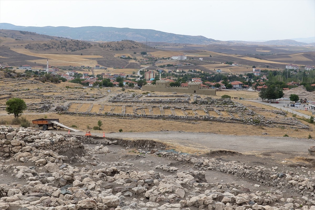 Çorum'un Boğazkale ilçesindeki 8 bin yıllık geçmişe sahip Hattuşa Antik Kenti'nde 119 yıl önce...