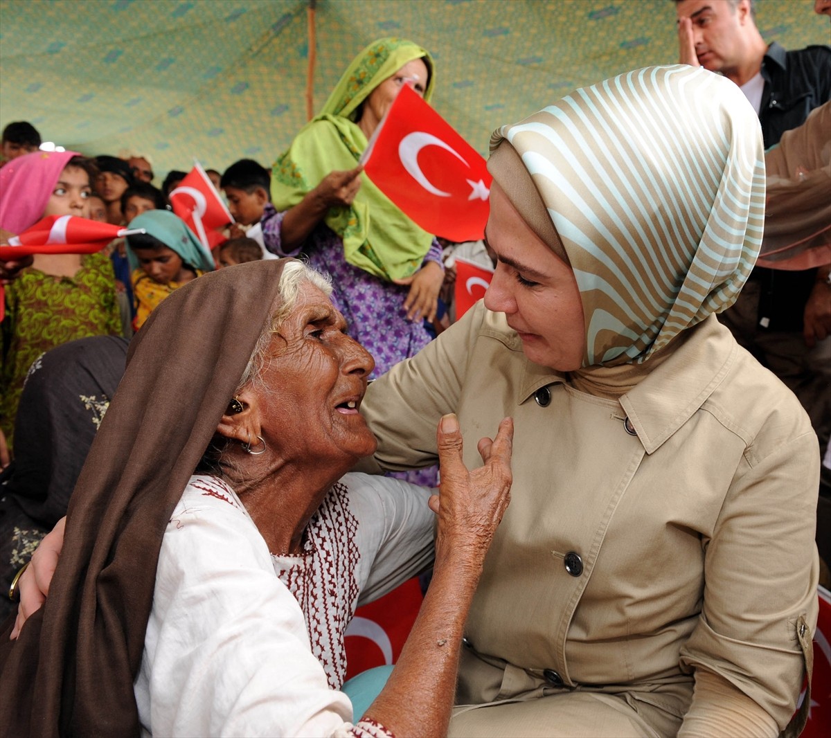 Cumhurbaşkanı Recep Tayyip Erdoğan'ın eşi Emine Erdoğan, sosyal medya hesabından yaptığı...