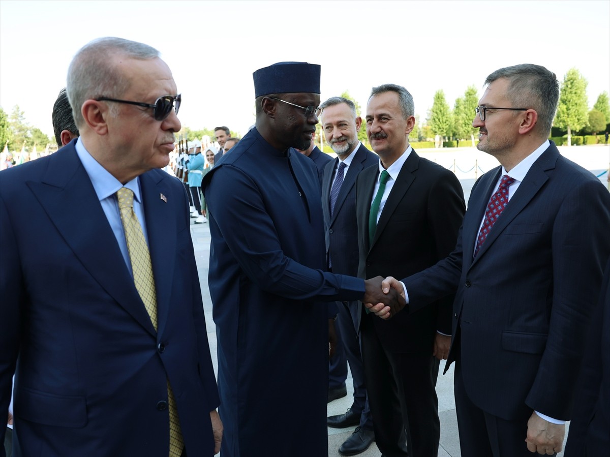 Cumhurbaşkanı Recep Tayyip Erdoğan, Türkiye'yi ziyaret eden Senegal Başbakanı Ousmane Sonko'yu...