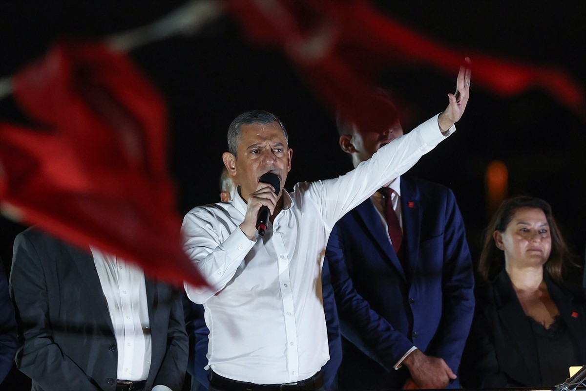 Cumhuriyet Halk Partisi Genel Başkanı Özgür Özel, Sinop İskele Meydanı’nda düzenlenen Millet...