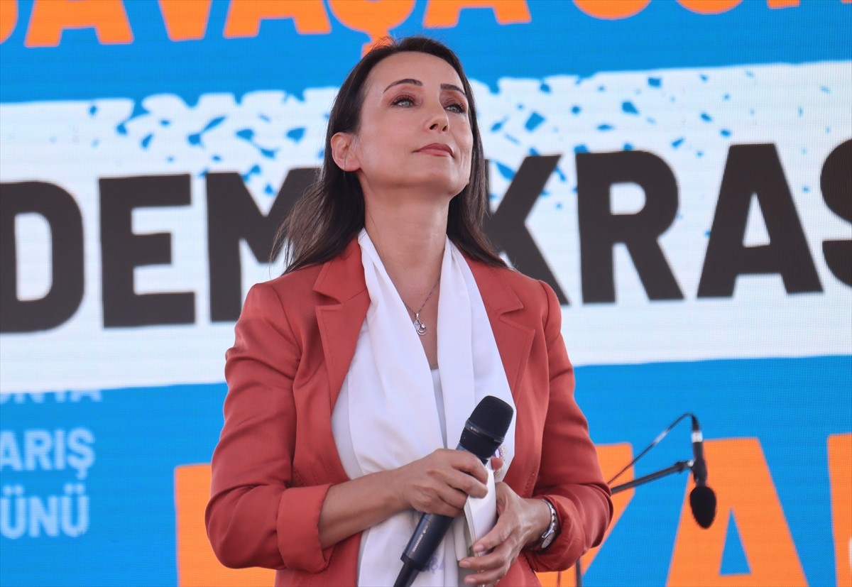 DEM Parti Eş Genel Başkanı Tülay Hatimoğulları, İstanbul Emek, Barış ve Demokrasi Güçleri'nce...