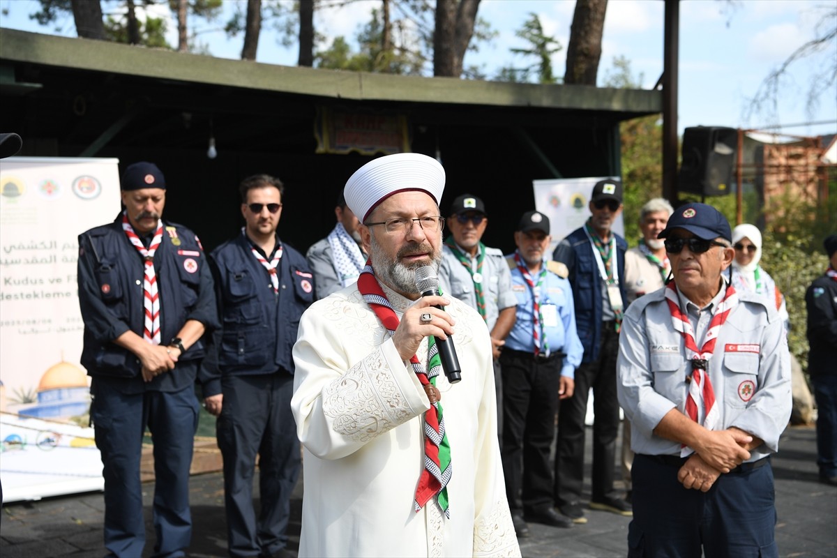 Diyanet İşleri Başkanı Ali Erbaş, Türkiye İzcilik Federasyonu ile Dünya İzcilik Vakfı tarafından...