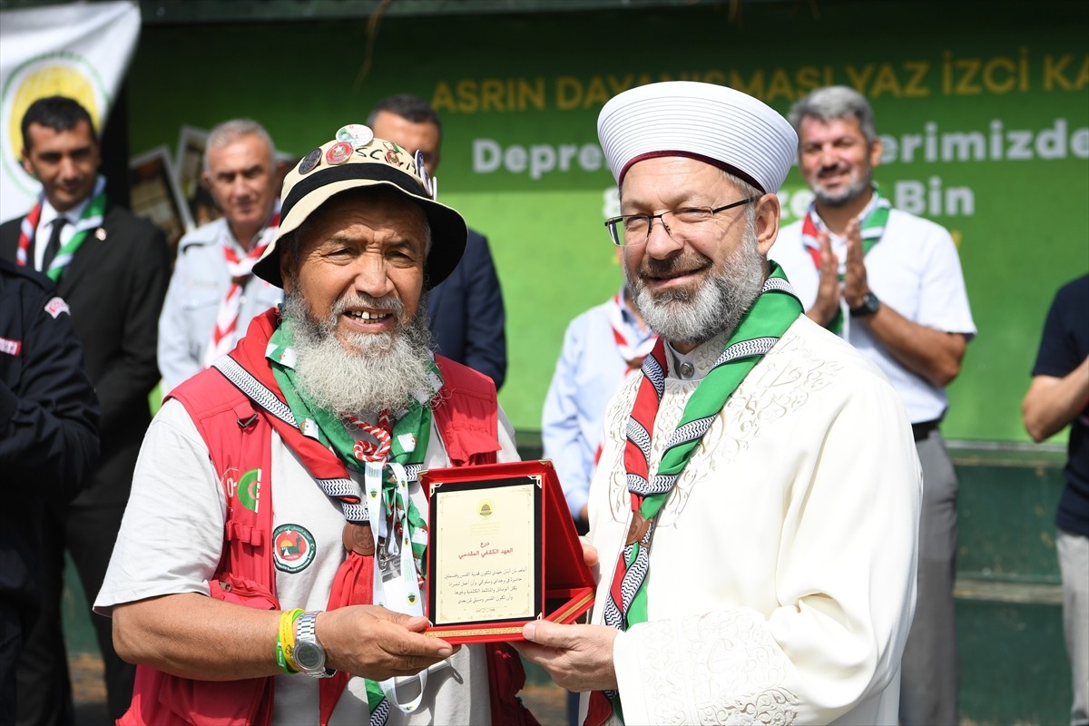 Diyanet İşleri Başkanı Ali Erbaş, Türkiye İzcilik Federasyonu ile Dünya İzcilik Vakfı tarafından...