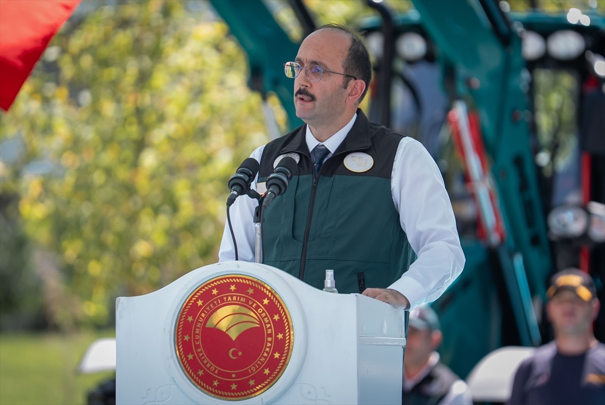 DSİ Genel Müdürlüğü'nde düzenlenen "DSİ Kazıcı Yükleyici Teslim ve Dağıtım Töreni"ne Tarım ve...