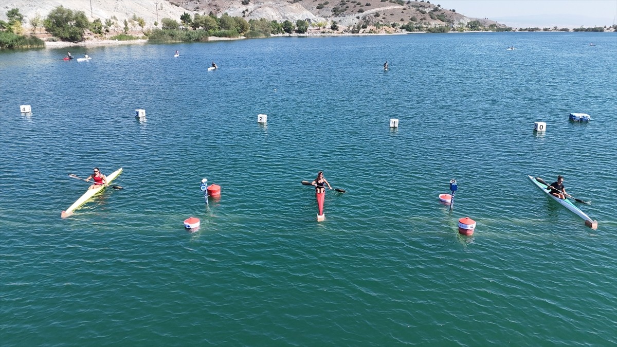 Durgunsu Kano Türkiye Şampiyonası, Eskişehir'in Odunpazarı ilçesindeki Sarısungur Göleti'nde...