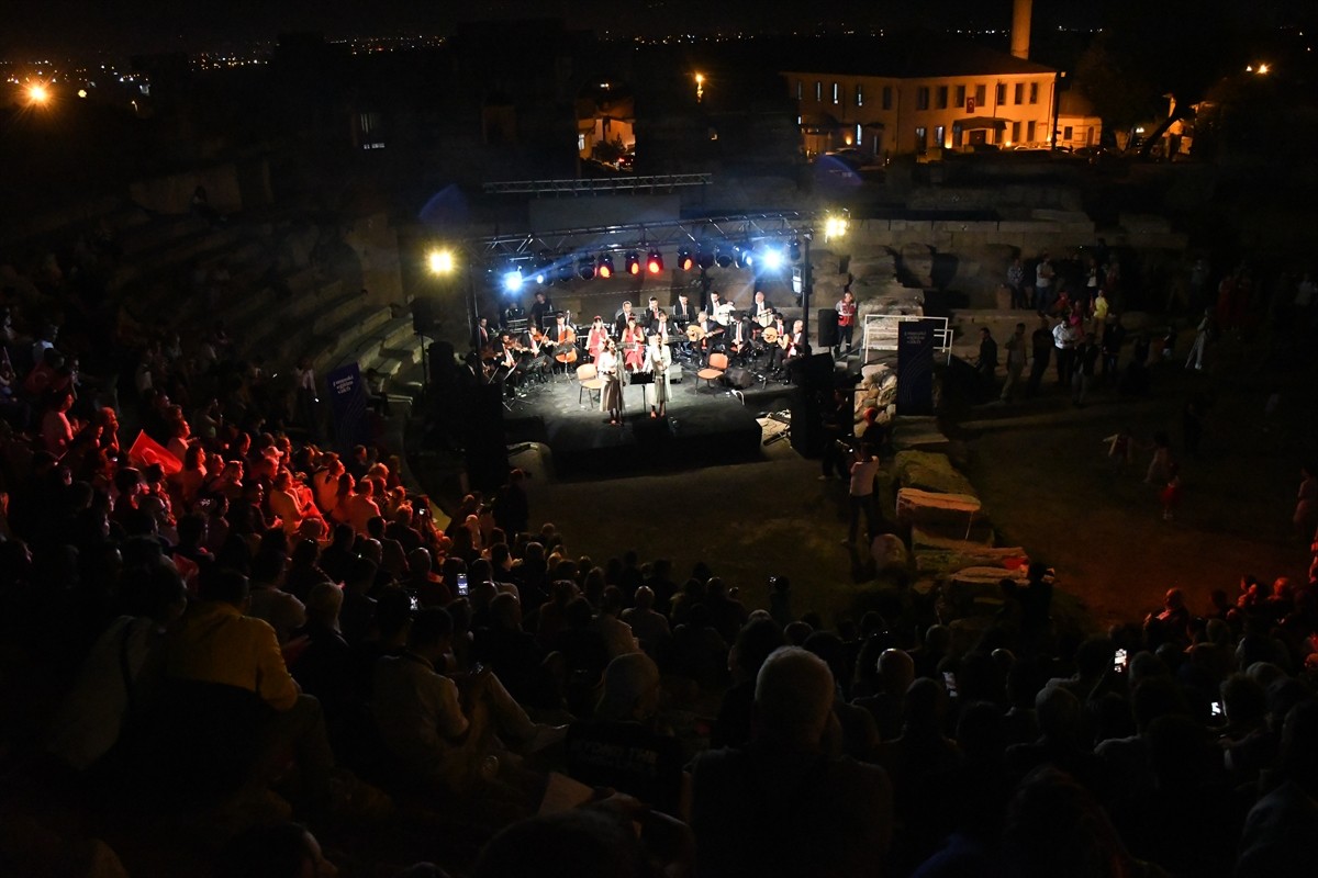 Düzce'deki Prusias ad Hypium Antik Kenti'nde 30 Ağustos Zafer Bayramı'nın 103. yıl dönümü...