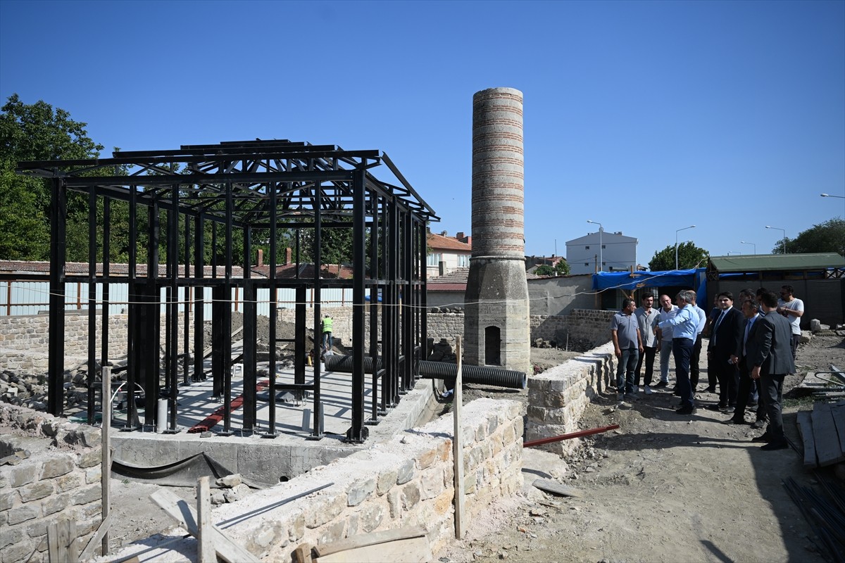 Edirne'de bugüne sadece minaresinin yıkılmamış kısmı ulaşan Şeyh Şüceaddin Camisi'nin restorasyonu...