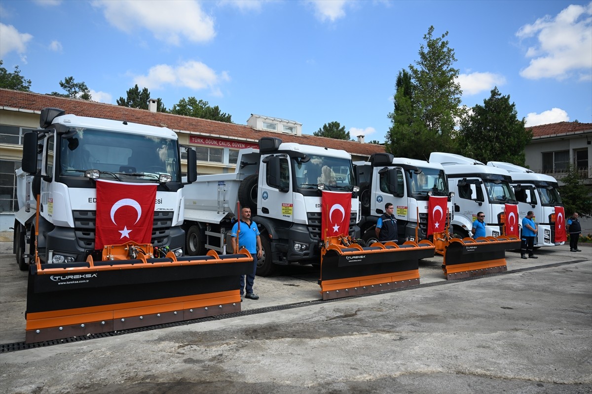 Edirne'de, İl Özel İdaresi Yol ve Ulaşım Hizmetleri Müdürlüğünde düzenlenen Araç Lansman ve Yangın...