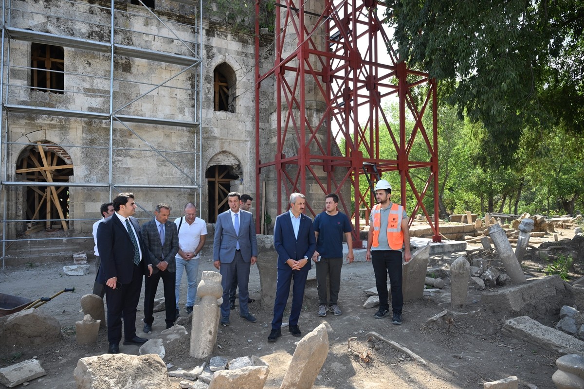 Edirne'de Tunca Nehri kenarında bulunan yalı camisi özelliğindeki 547 yıllık Evliya Kasımpaşa...