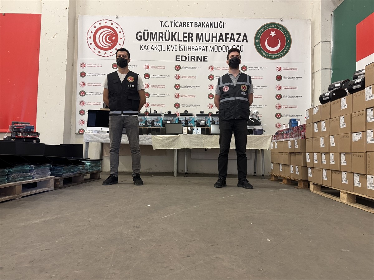 Edirne Gümrük Muhafaza Kaçakçılık ve İstihbarat Müdürlüğünce düzenlenen operasyonlarda çok sayıda...
