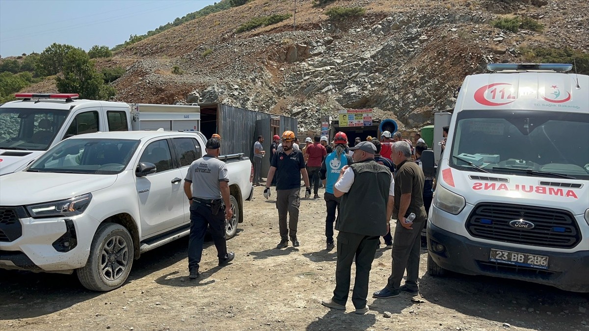 Elazığ'ın Palu ilçesinde maden ocağında göçük meydana geldi. Bölgeye jandarma, 112 Acil Sağlık ve...