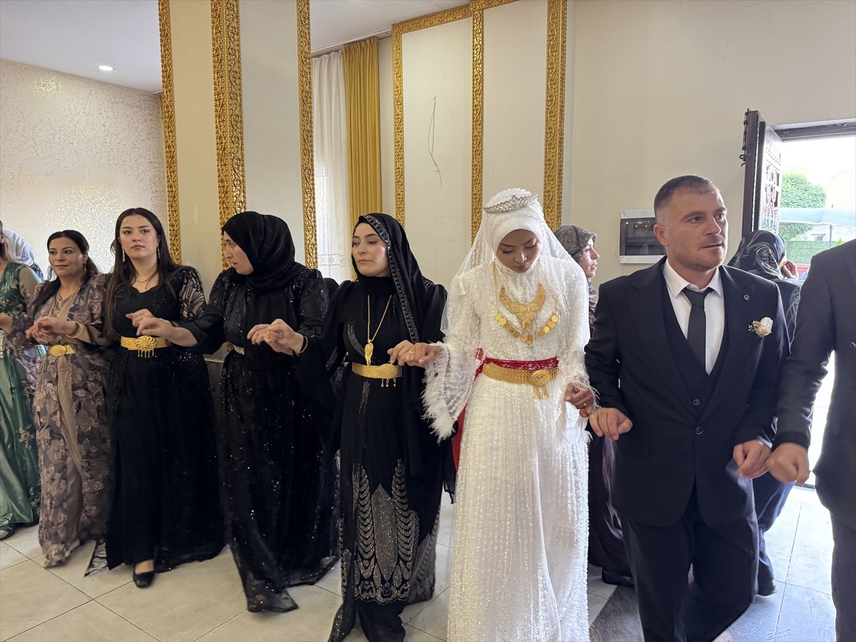 Endonezyalı Mia Meyra Rismawati, tatil için geldiği İstanbul'da tanıştığı Hakkarili Rıdvan Durgun...